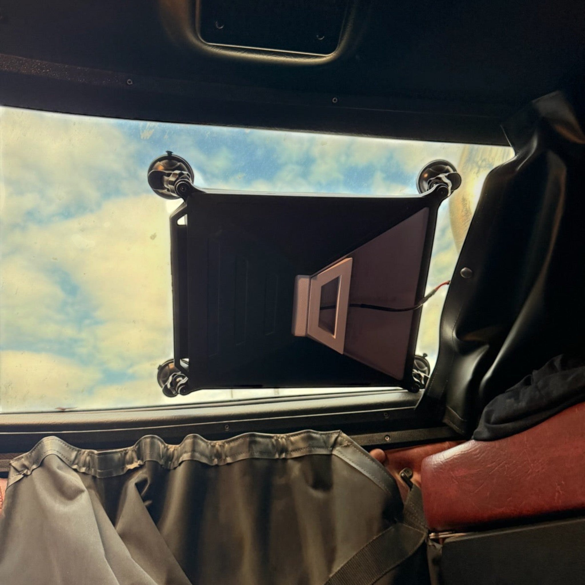 Customer picture. Silicone mount in use in the inside of a car