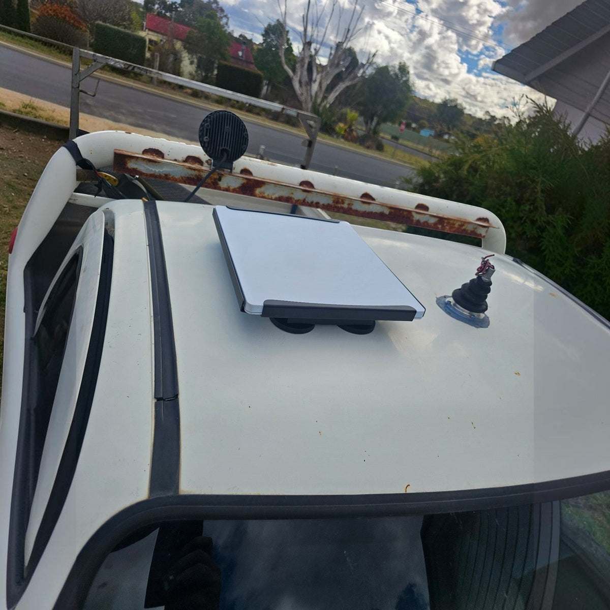 Image showing a Starlnk Mini Magnetic mount on a car roof